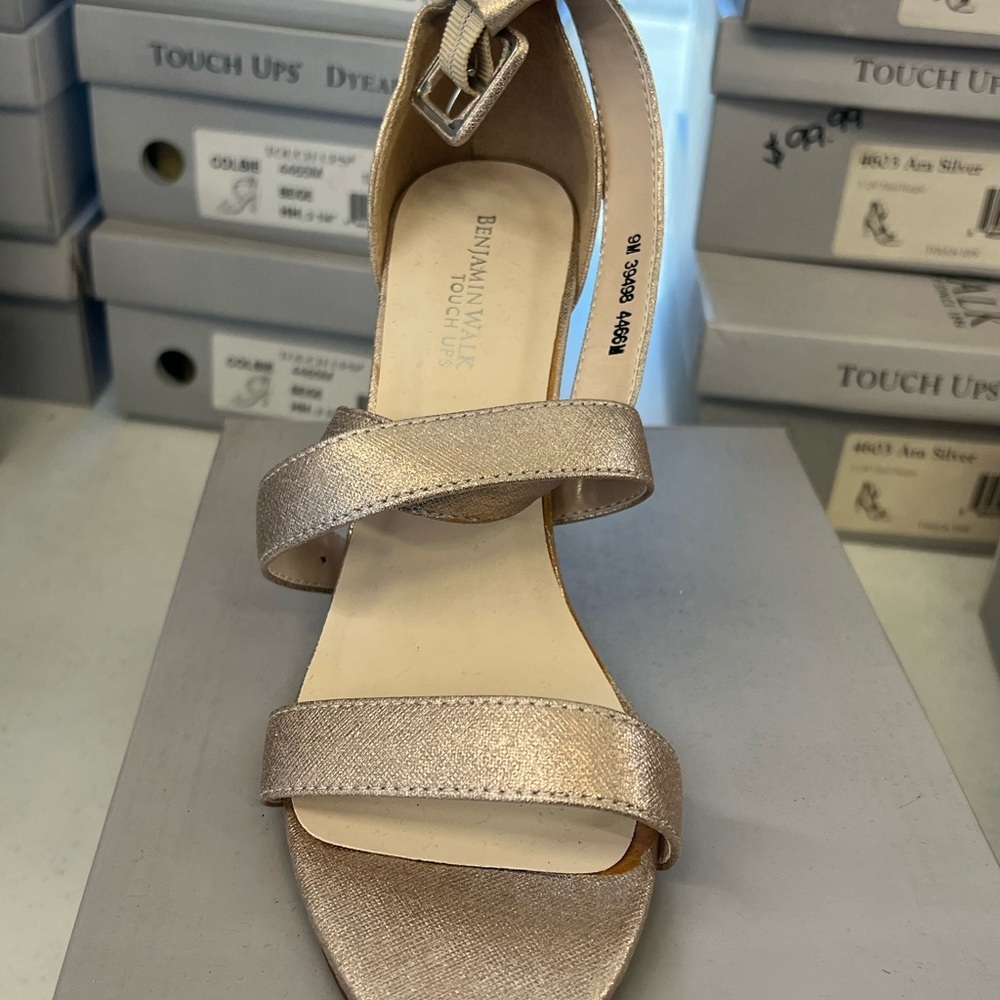 Benjamin Walk Women's Champagne Metallic Sandals